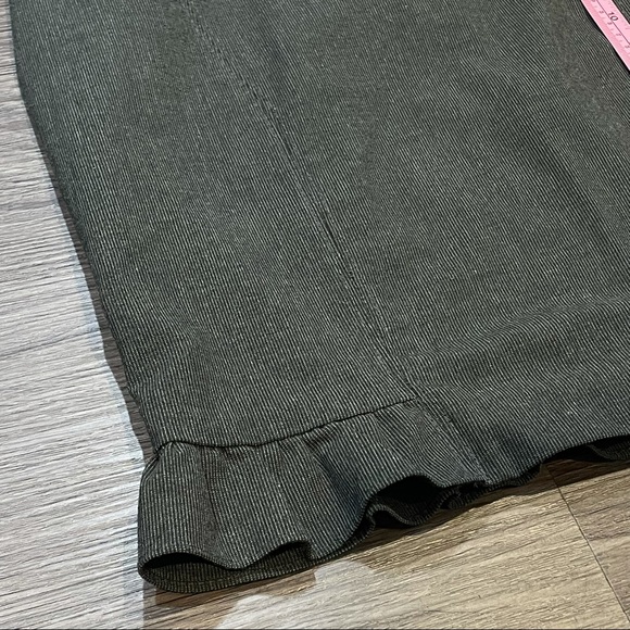 Grey Ruffle Hem Skirt w zipper at the back Bebe 2 - Picture 4 of 5